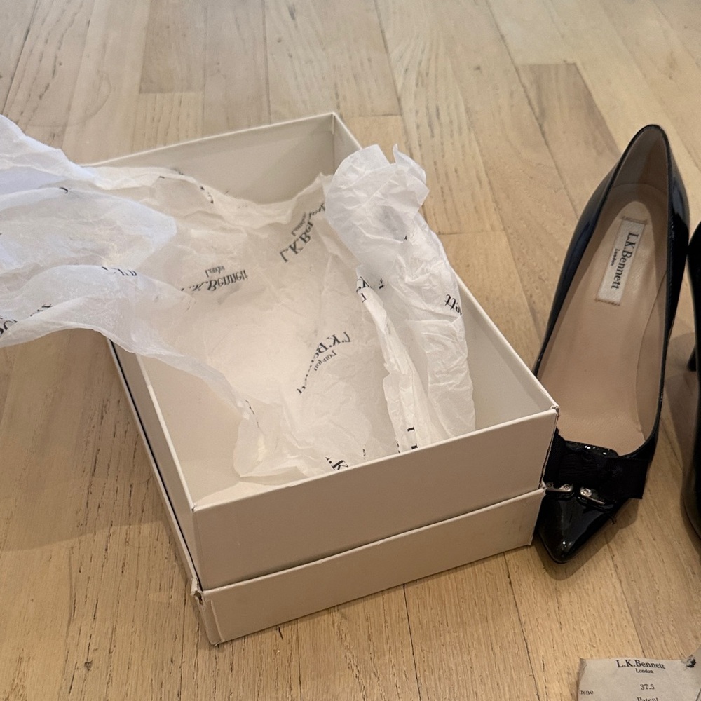 LK Bennett Black Patent Pointed Pumps with Bow and Metal Accent - Picture 3 of 9